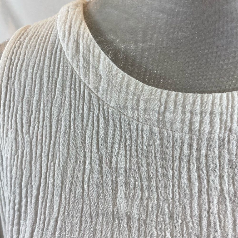 Ladies Marled Essentials‎ White Sleeveless Textured Raw Hem Blouse Size Medium - Picture 8 of 11